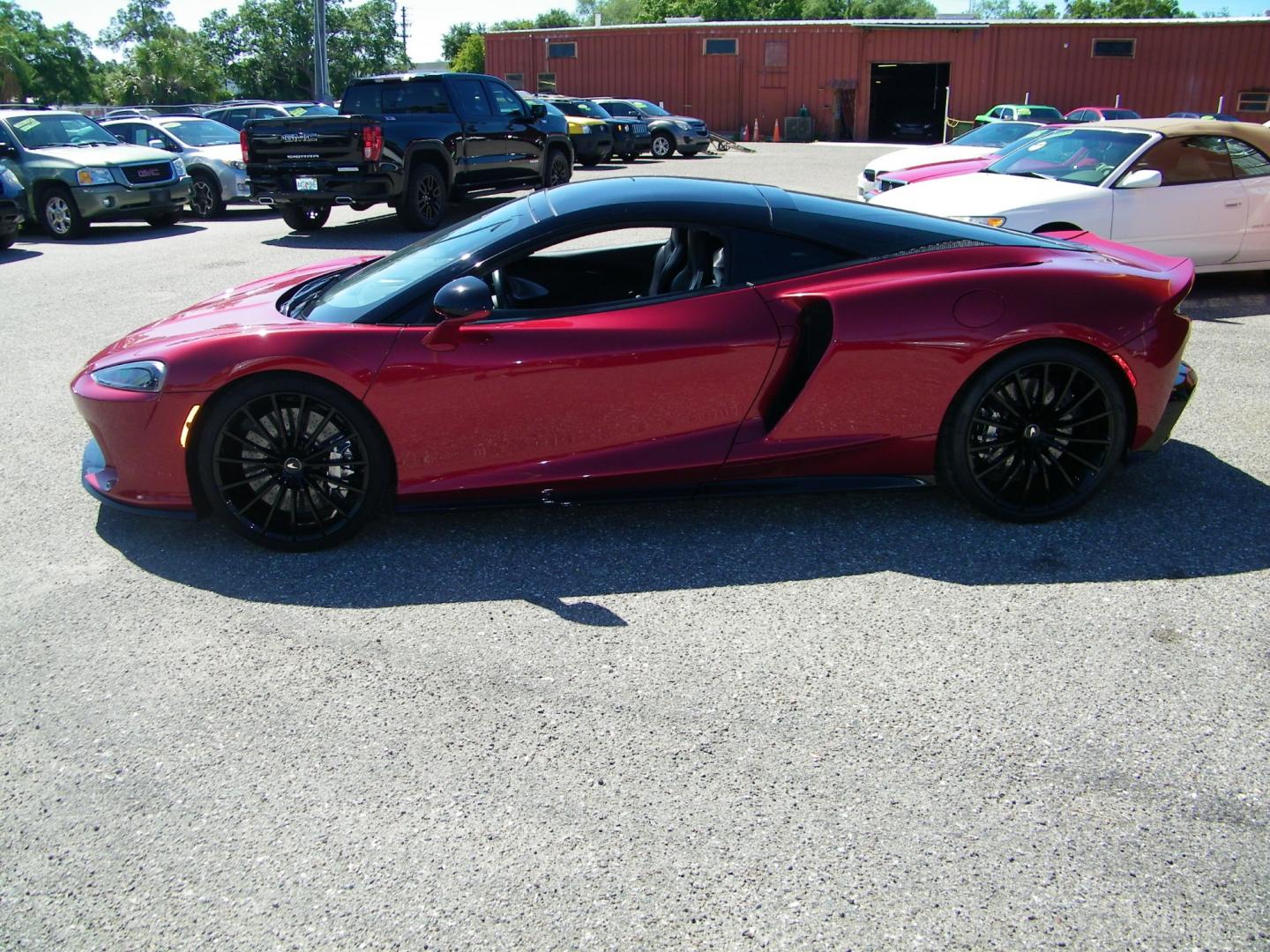 2020 Amaranth Red Metallic /Black McLaren GT (SBM22GCA7LW) with an 4.0L V8 engine, 7-Speed Automatic transmission, located at 4000 Bee Ridge Road, Sarasota, FL, 34233, (941) 926-0300, 27.298664, -82.489151 - Photo#2